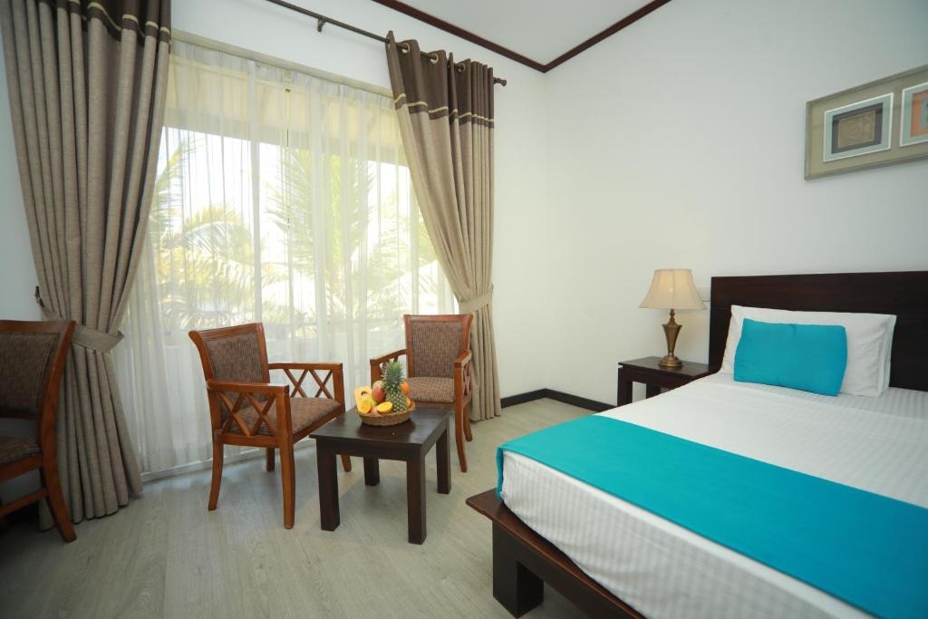 هتل راتنا بیچ واددووا